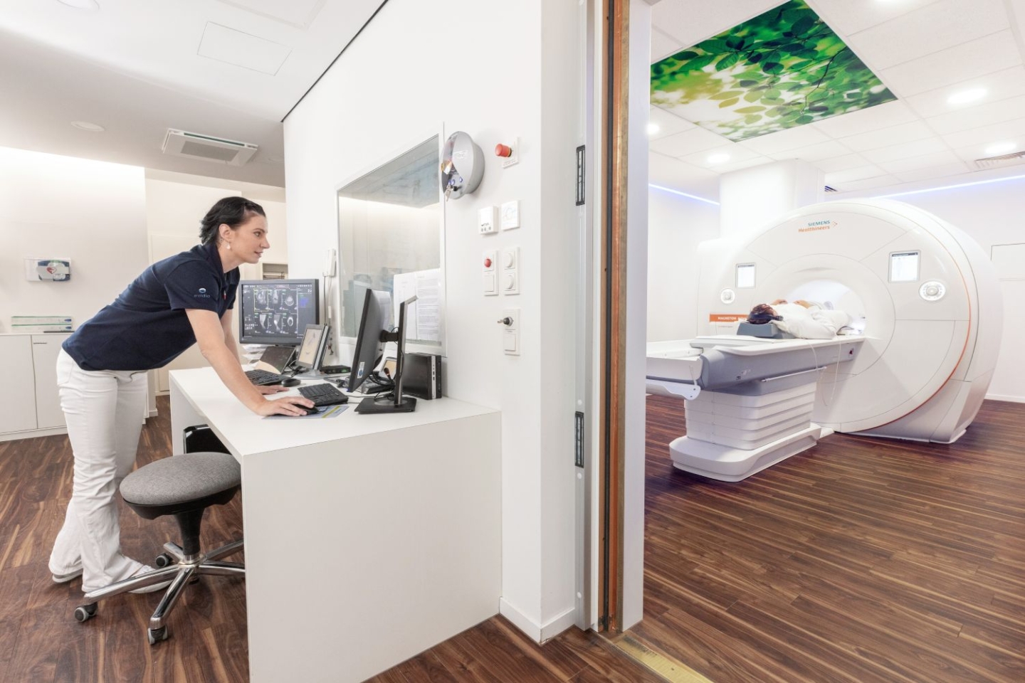 Unsere modernen und hochtechnologischen Geräte sorgen für hochauflösende Bildergebnisse.