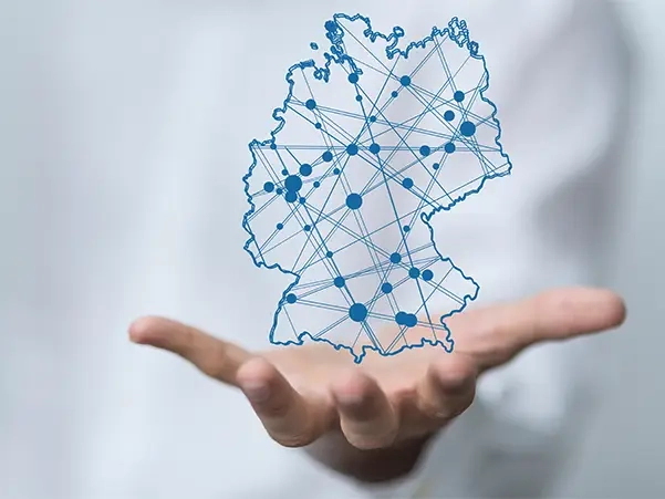 Eine Deutschlandkarte auf der mit verschiedenen Punkten die Vernetzung dargestellt wird